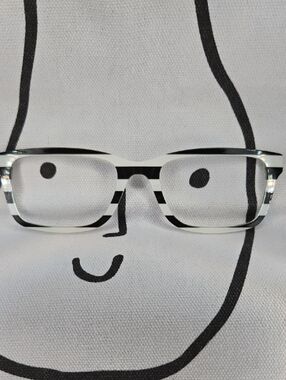 Striped Black and White Magnetic Glasses Top